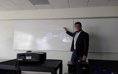 LCF participando en la Reunión Anual de la Asociación Americana de Profesores de Física.